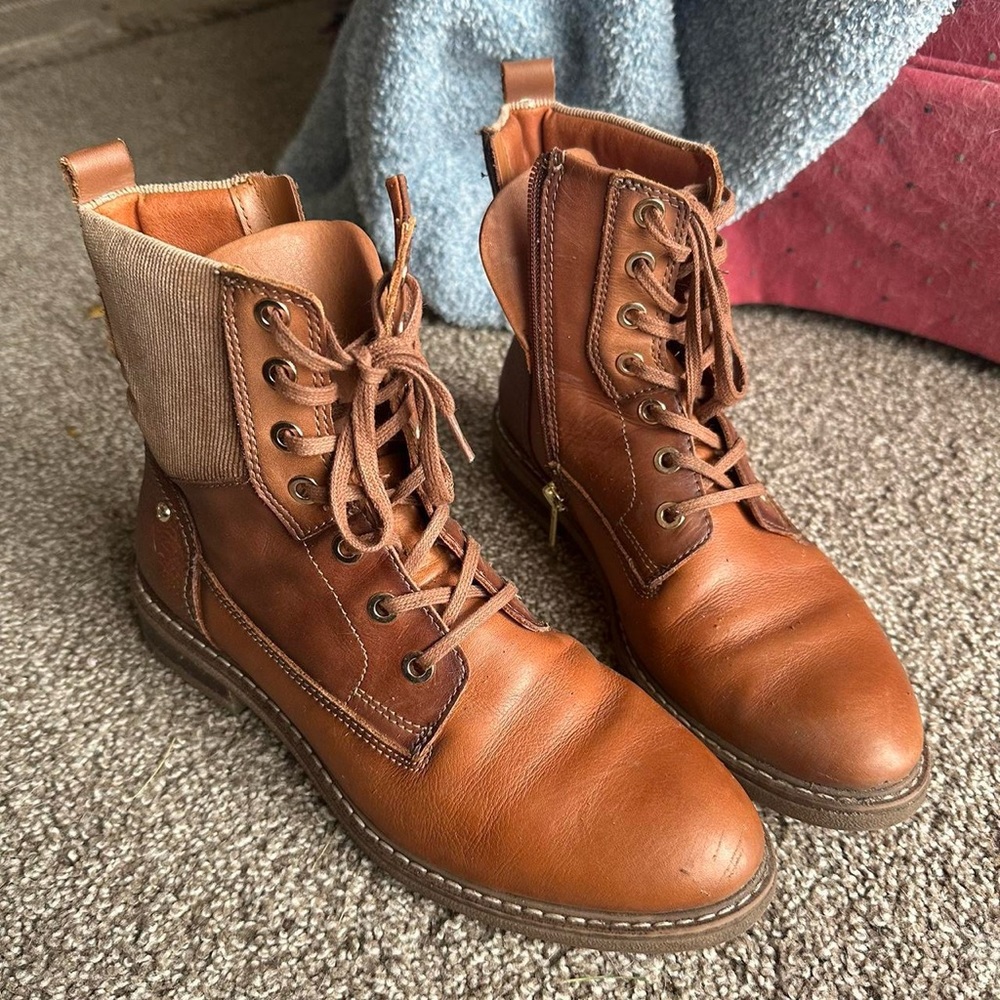 Pikolinis brown leather combat boots